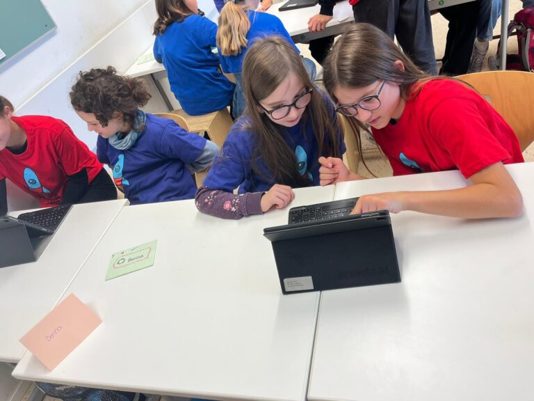 e8f75119-3c54-45d9-be5e-6363a3582146